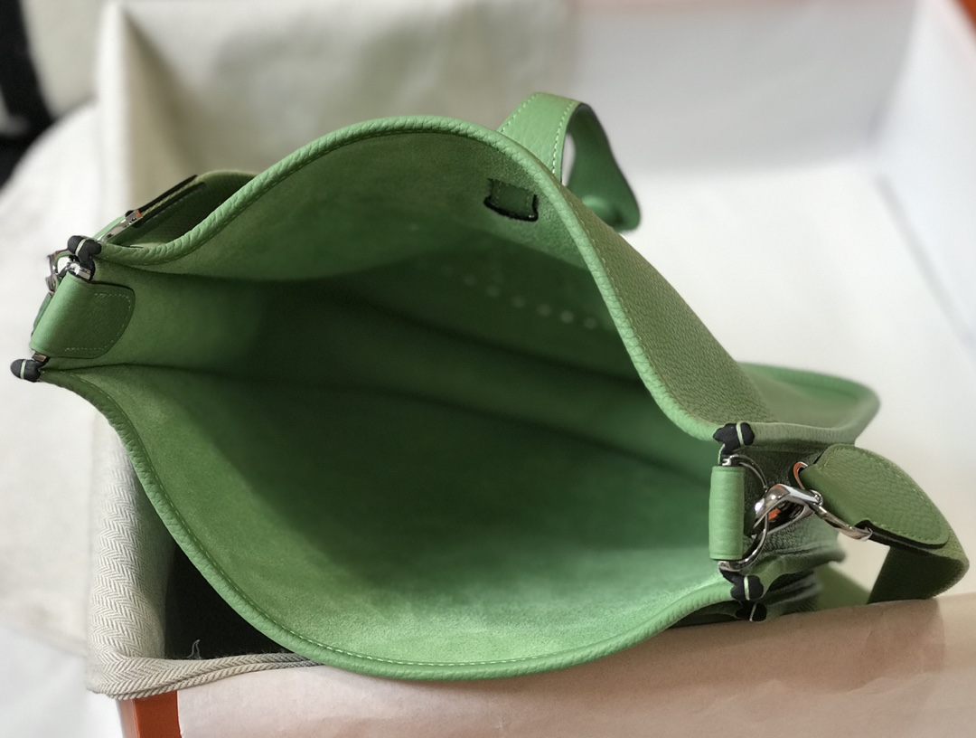 Hermes Evelyne III 29 PM Shoulder Bag In Kiwi Green Clemence Leather